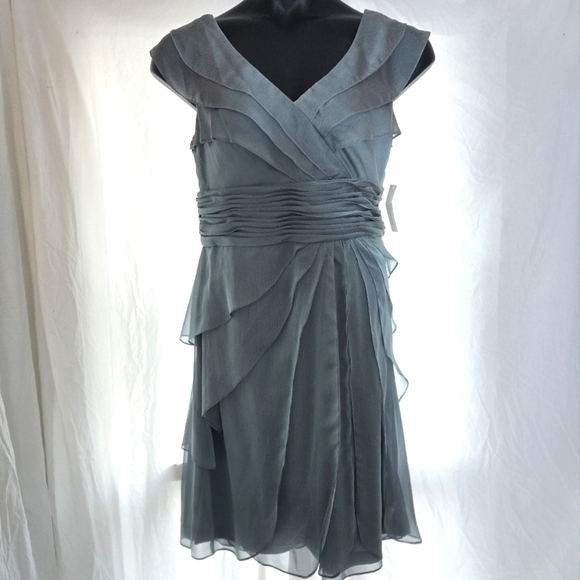 Ruffled Iridescent Blue/green Party Dress NWT - Picture 12 of 12